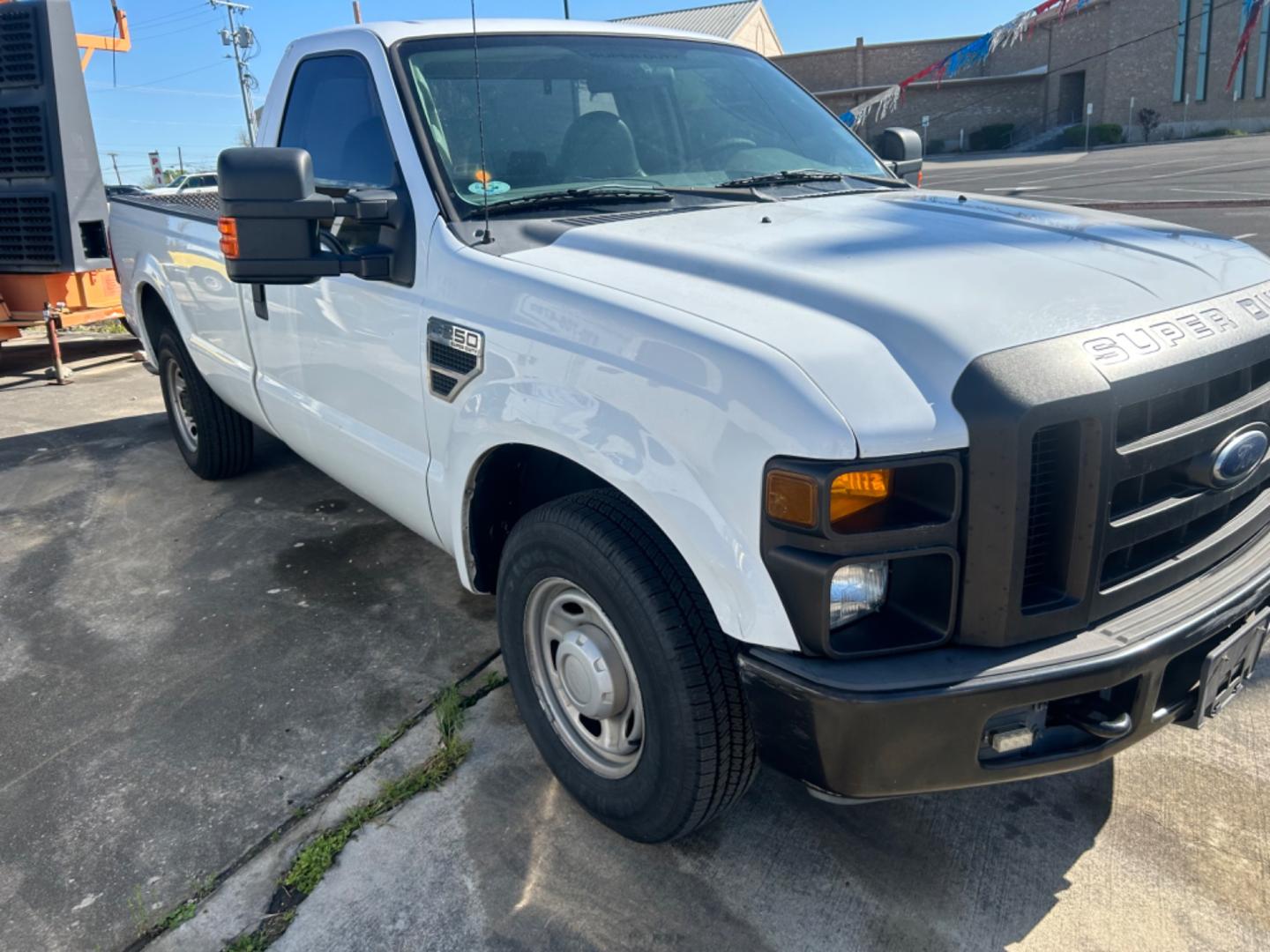 2010 White Ford F-250 SD XL 2WD (1FTNF2A56AE) with an 5.4L V8 SOHC 16V engine, located at 1687 Business 35 S, New Braunfels, TX, 78130, (830) 625-7159, 29.655487, -98.051491 - Photo#1